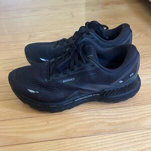 Brooks road runners, worn a few times. Too big.